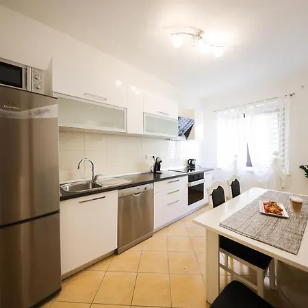 City Center Apartment *